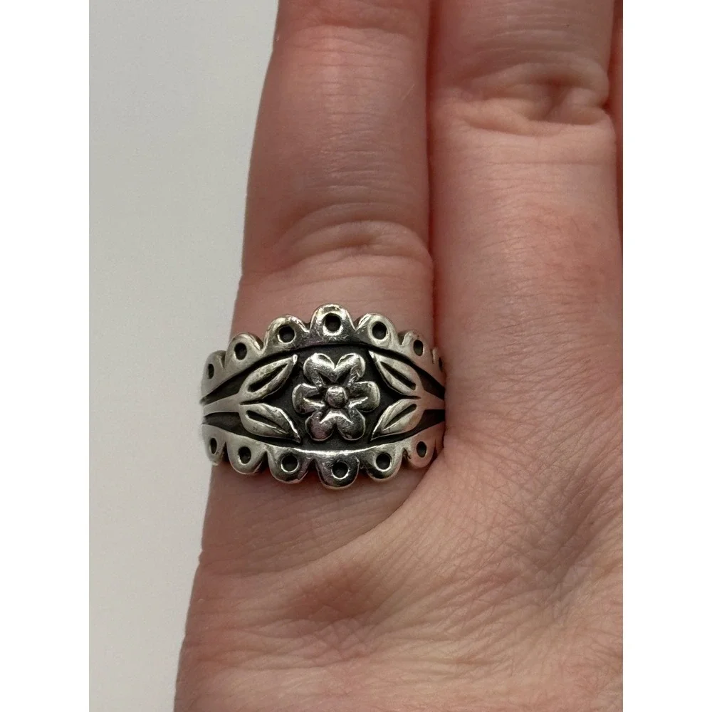 Retired James Avery Flower Sterling Silver Ring